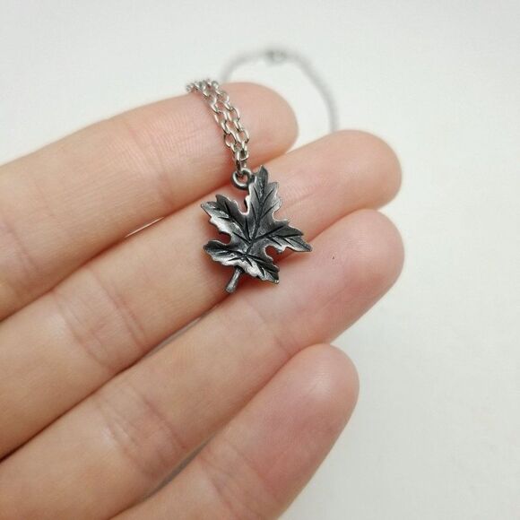 Vintage Small Leaf Pendant Necklace, Silver Tone, Minimal Nature, Estate - Picture 4 of 7